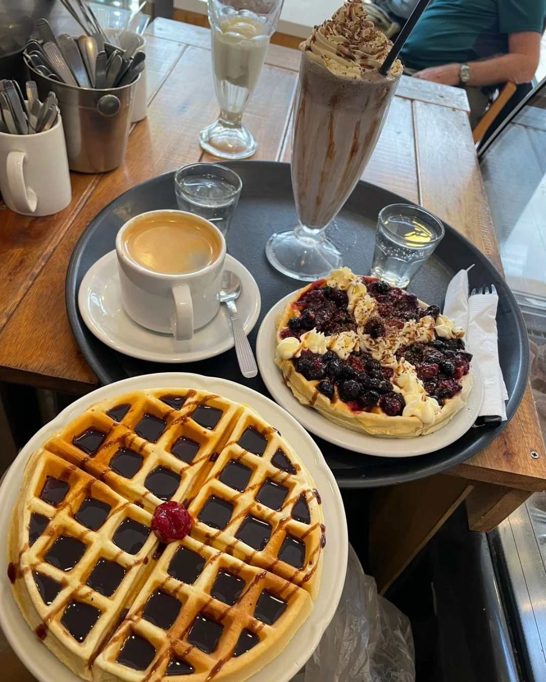 Cafetería · Waffles & Frappés